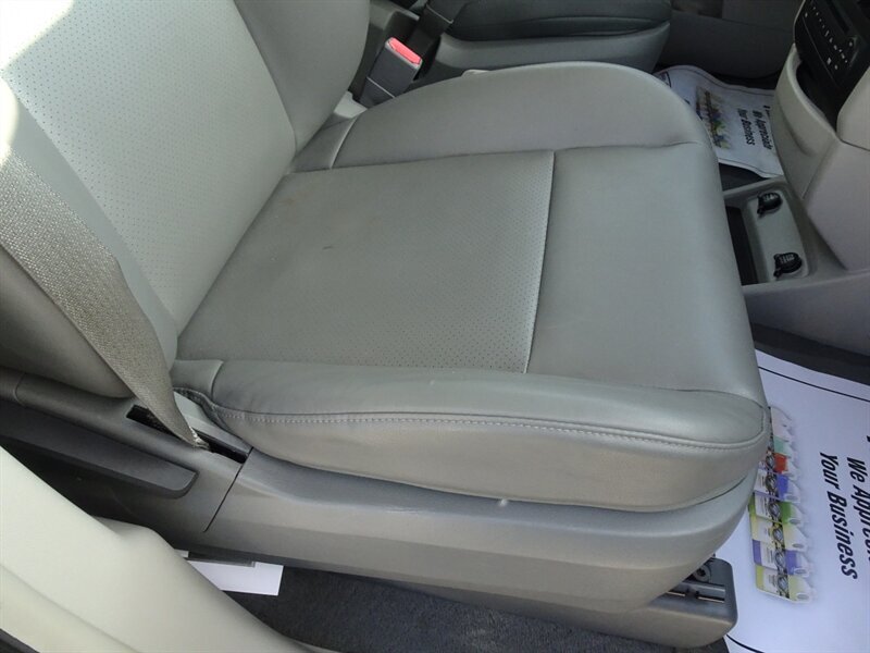 2011 Volkswagen Routan SE - Photo 15 - Cincinnati, OH 45255