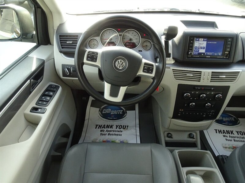 2011 Volkswagen Routan SE - Photo 13 - Cincinnati, OH 45255