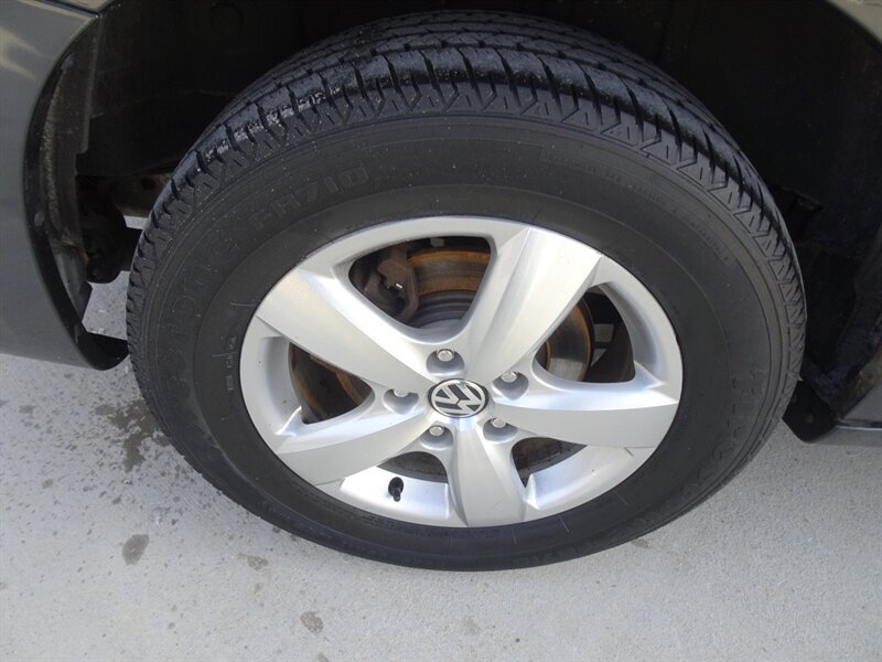 2011 Volkswagen Routan SE - Photo 34 - Cincinnati, OH 45255