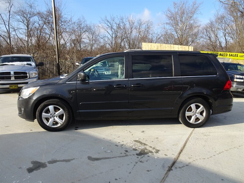 2011 Volkswagen Routan SE - Photo 7 - Cincinnati, OH 45255