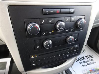 2011 Volkswagen Routan SE - Photo 24 - Cincinnati, OH 45255