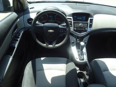 2016 Chevrolet Cruze LS  1.8L I4 FWD - Photo 12 - Cincinnati, OH 45255