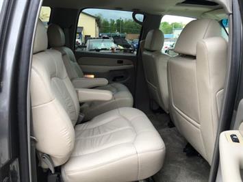 2002 Chevrolet Suburban 1500 LT   - Photo 8 - Cincinnati, OH 45255