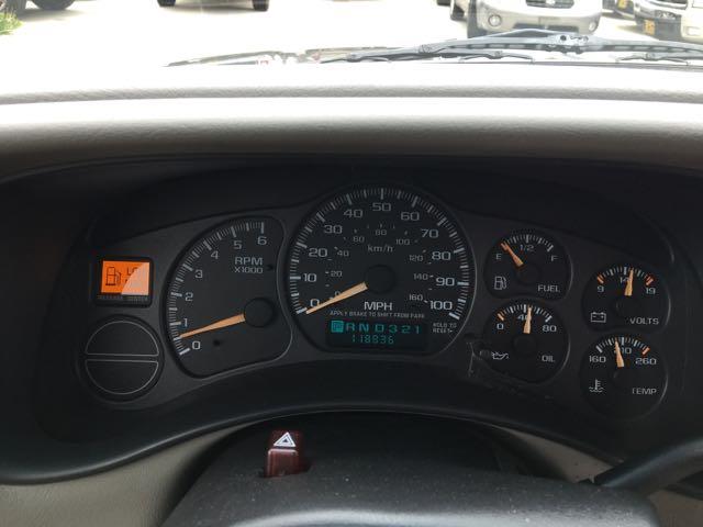 2002 Chevrolet Suburban 1500 LT - Photo 21 - Cincinnati, OH 45255