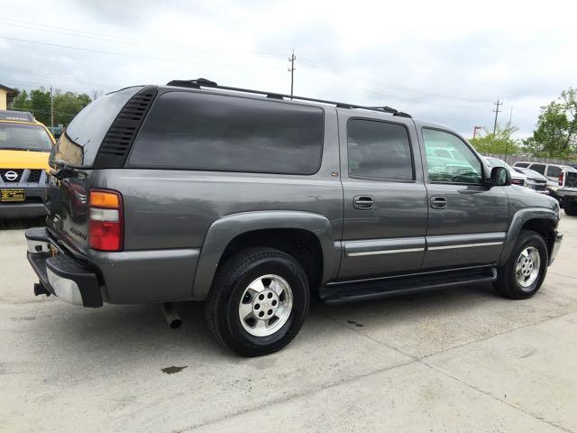 2002 Chevrolet Suburban 1500 LT - Photo 6 - Cincinnati, OH 45255