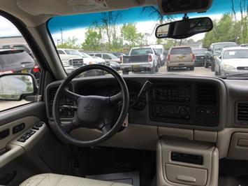 2002 Chevrolet Suburban 1500 LT   - Photo 14 - Cincinnati, OH 45255