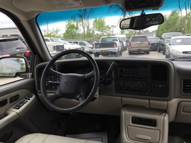 2002 Chevrolet Suburban 1500 LT - Photo 14 - Cincinnati, OH 45255