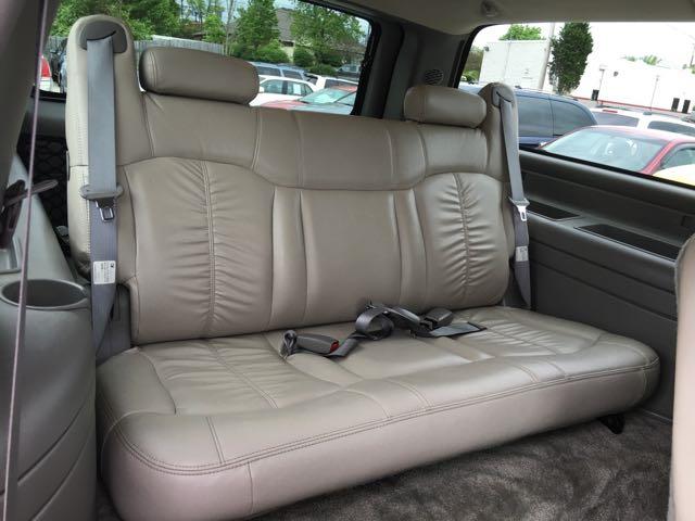2002 Chevrolet Suburban 1500 LT - Photo 9 - Cincinnati, OH 45255
