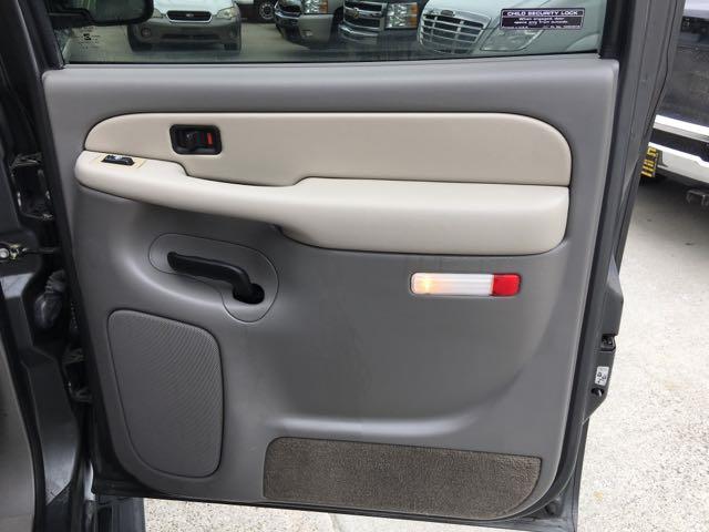 2002 Chevrolet Suburban 1500 LT - Photo 27 - Cincinnati, OH 45255
