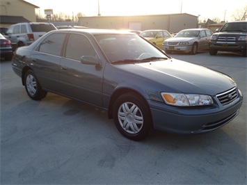 2000 Toyota Camry LE   - Photo 1 - Cincinnati, OH 45255