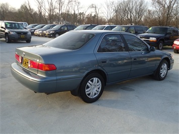 2000 Toyota Camry LE   - Photo 6 - Cincinnati, OH 45255