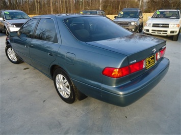 2000 Toyota Camry LE   - Photo 12 - Cincinnati, OH 45255