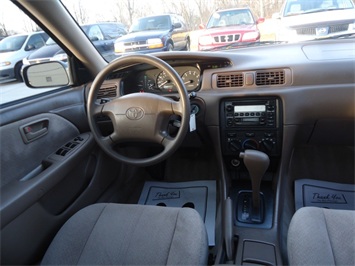 2000 Toyota Camry LE   - Photo 7 - Cincinnati, OH 45255