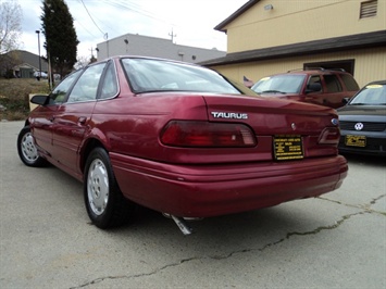 1995 FORD TAURUS   - Photo 12 - Cincinnati, OH 45255