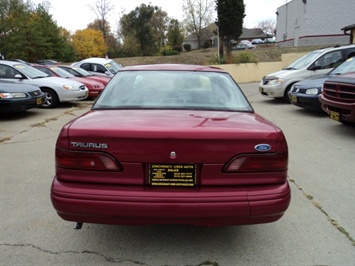 1995 FORD TAURUS   - Photo 5 - Cincinnati, OH 45255