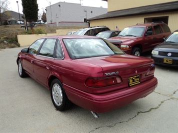 1995 FORD TAURUS   - Photo 4 - Cincinnati, OH 45255