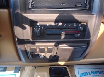 1997 Jeep Wrangler Sport   - Photo 18 - Cincinnati, OH 45255