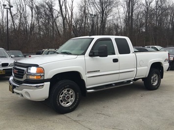 2006 GMC Sierra 2500HD SLT   - Photo 3 - Cincinnati, OH 45255