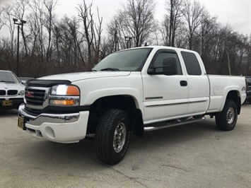 2006 GMC Sierra 2500HD SLT   - Photo 11 - Cincinnati, OH 45255