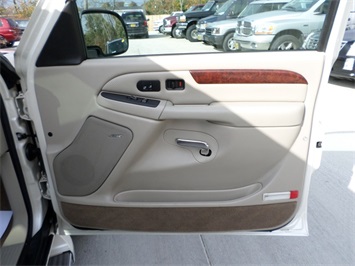 2005 Cadillac Escalade ESV   - Photo 26 - Cincinnati, OH 45255