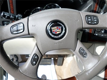 2005 Cadillac Escalade ESV   - Photo 22 - Cincinnati, OH 45255