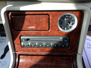 2005 Cadillac Escalade ESV   - Photo 19 - Cincinnati, OH 45255