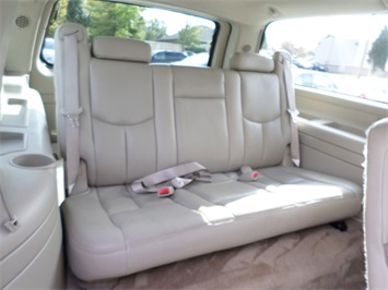 2005 Cadillac Escalade ESV   - Photo 9 - Cincinnati, OH 45255