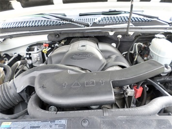 2005 Cadillac Escalade ESV   - Photo 34 - Cincinnati, OH 45255