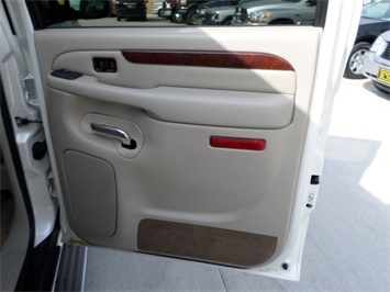 2005 Cadillac Escalade ESV   - Photo 28 - Cincinnati, OH 45255