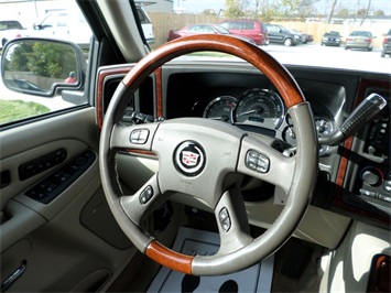 2005 Cadillac Escalade ESV   - Photo 21 - Cincinnati, OH 45255