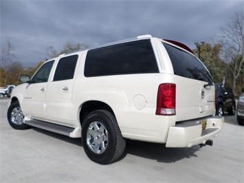2005 Cadillac Escalade ESV   - Photo 12 - Cincinnati, OH 45255
