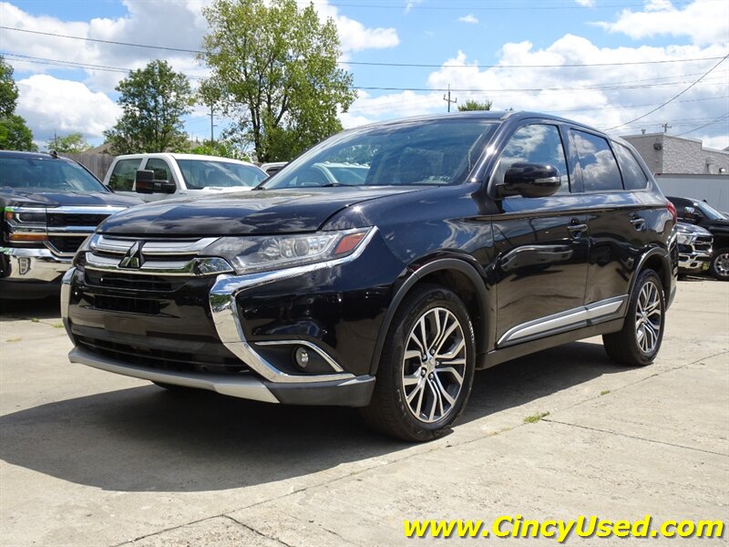 2017 Mitsubishi Outlander SE - Photo 2 - Cincinnati, OH 45255