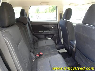 2017 Mitsubishi Outlander SE   - Photo 13 - Cincinnati, OH 45255