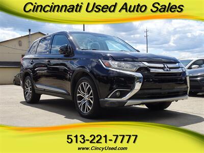 2017 Mitsubishi Outlander SE   - Photo 1 - Cincinnati, OH 45255