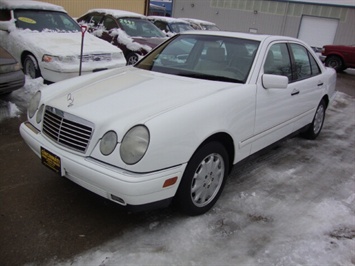 1998 Mercedes-Benz E Class E320   - Photo 3 - Cincinnati, OH 45255