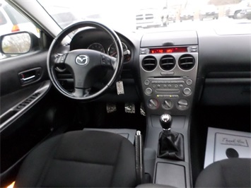 2005 Mazda Mazda6 i   - Photo 7 - Cincinnati, OH 45255