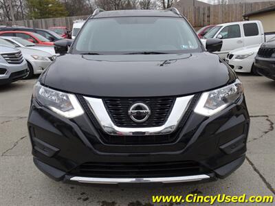 2018 Nissan Rogue SV   - Photo 2 - Cincinnati, OH 45255