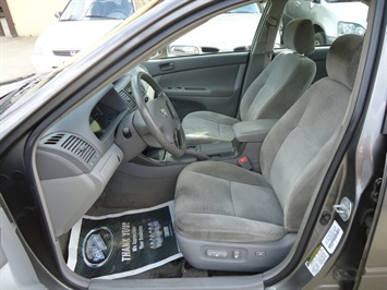 2004 Toyota Camry LE   - Photo 14 - Cincinnati, OH 45255