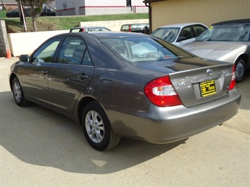 2004 Toyota Camry LE   - Photo 4 - Cincinnati, OH 45255