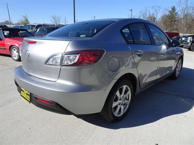 2011 Mazda Mazda3 i Touring  2.0L I4 FWD - Photo 12 - Cincinnati, OH 45255