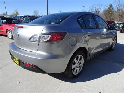 2011 Mazda Mazda3 i Touring  2.0L I4 FWD - Photo 11 - Cincinnati, OH 45255