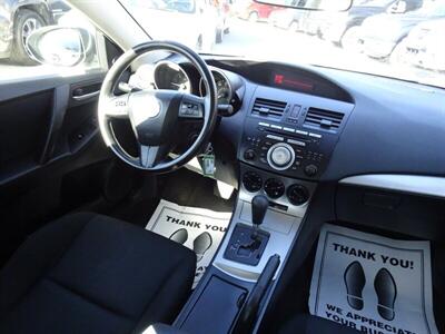 2011 Mazda Mazda3 i Touring  2.0L I4 FWD - Photo 18 - Cincinnati, OH 45255