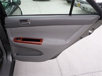 2002 Toyota Camry XLE   - Photo 26 - Cincinnati, OH 45255