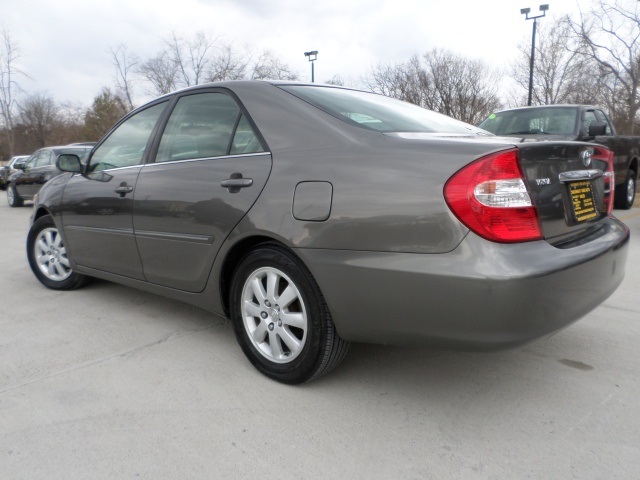 2002 Toyota Camry XLE - Photo 12 - Cincinnati, OH 45255