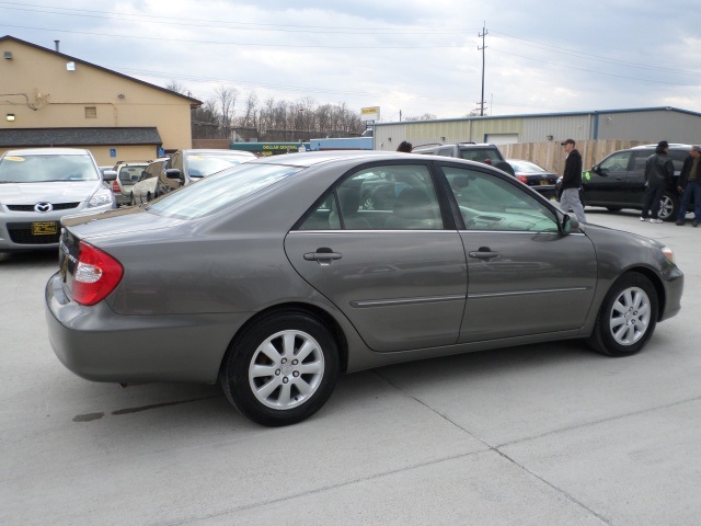 2002 Toyota Camry XLE - Photo 6 - Cincinnati, OH 45255