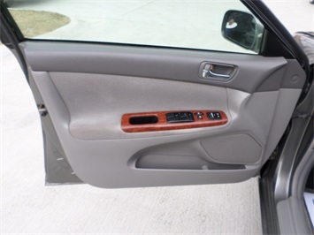 2002 Toyota Camry XLE   - Photo 23 - Cincinnati, OH 45255