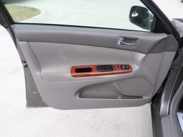 2002 Toyota Camry XLE - Photo 23 - Cincinnati, OH 45255