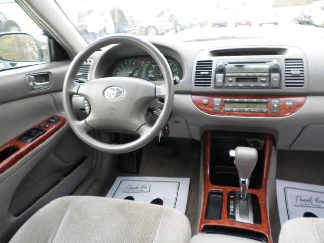 2002 Toyota Camry XLE - Photo 7 - Cincinnati, OH 45255