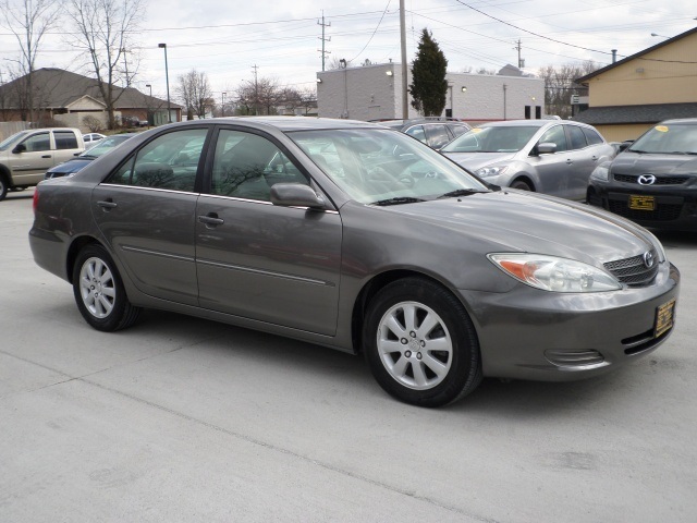 2002 Toyota Camry XLE - Photo 1 - Cincinnati, OH 45255