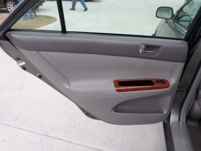 2002 Toyota Camry XLE - Photo 25 - Cincinnati, OH 45255